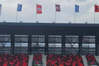 Flamuri shqiptar valëvitet në stadiumin e Leskovcit