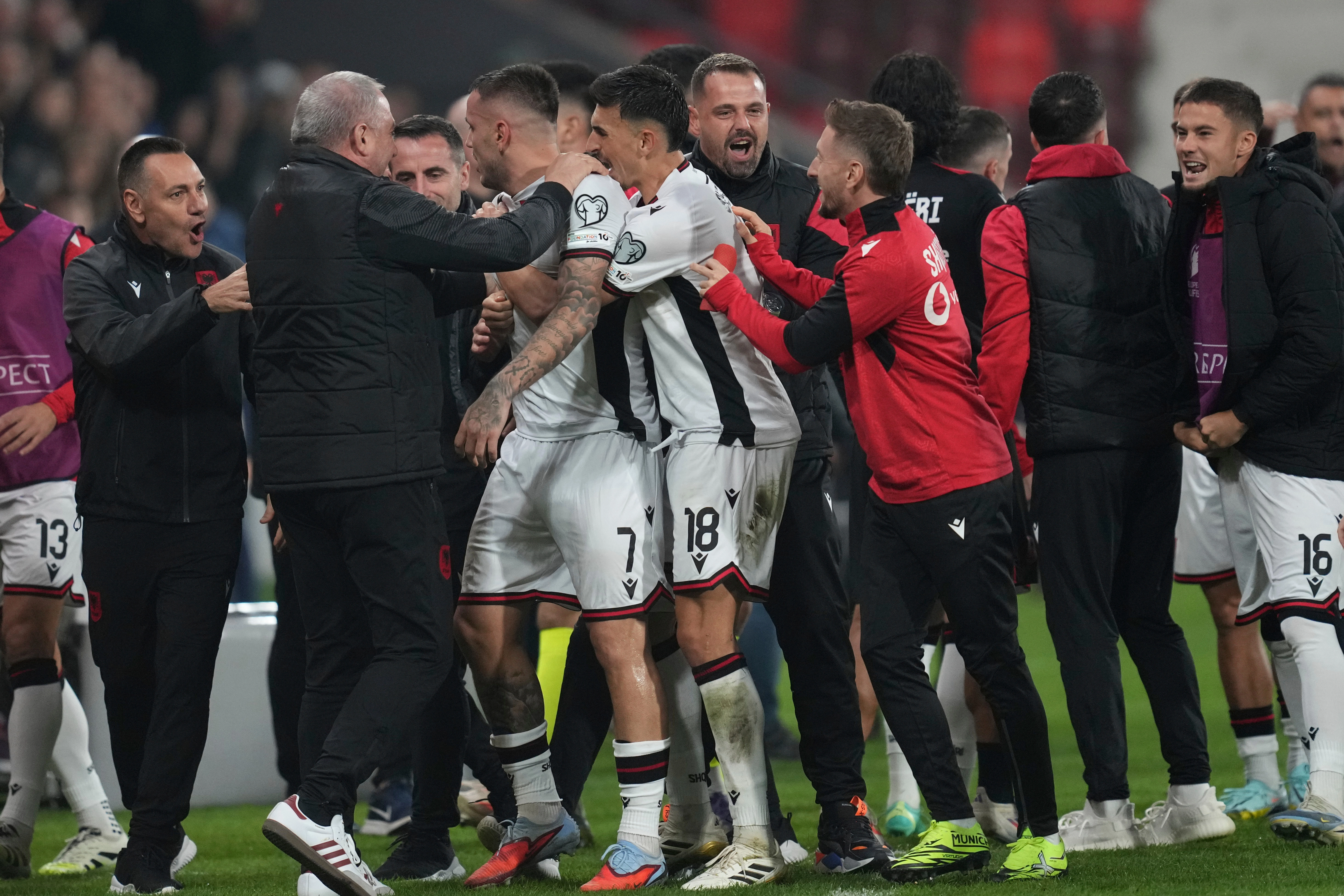 Një orë lojë, Shqipëria në epërsi