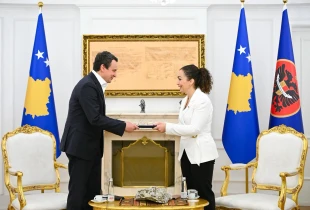 Vjosa OSmani - Albin Kurti