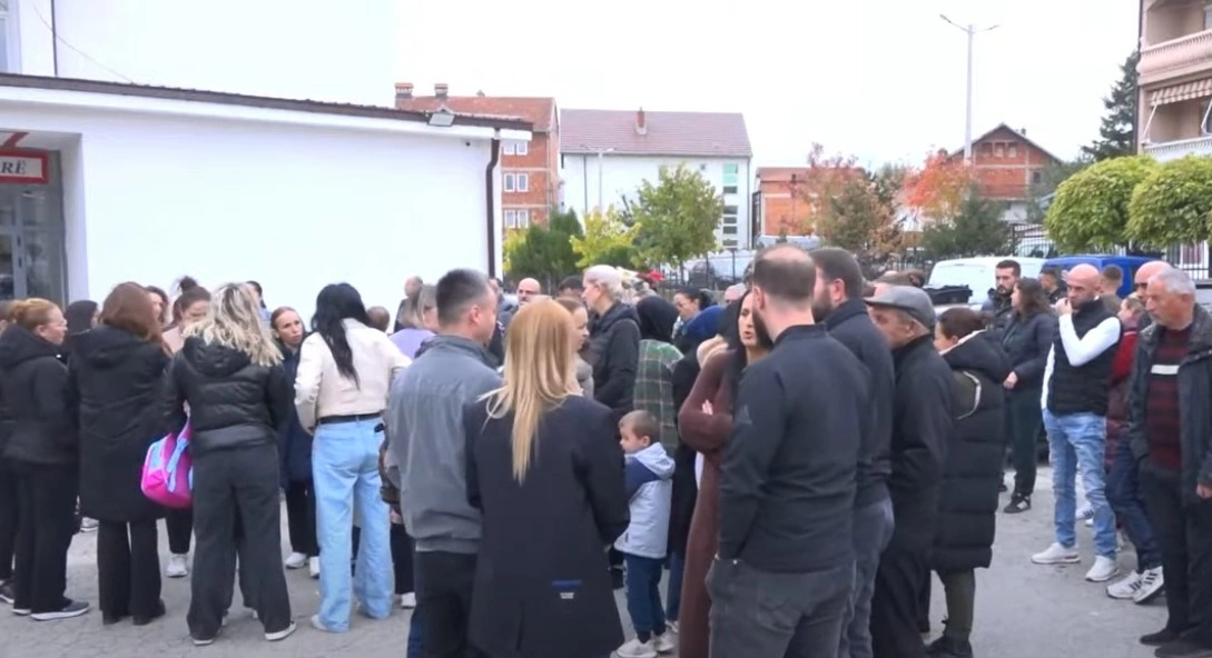 Shkolla "Zenel Hajdini" - protesta e prindërve