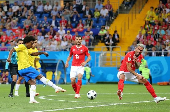 Behrami e Xhemaili kundër Ronaldinhos e Rivaldos