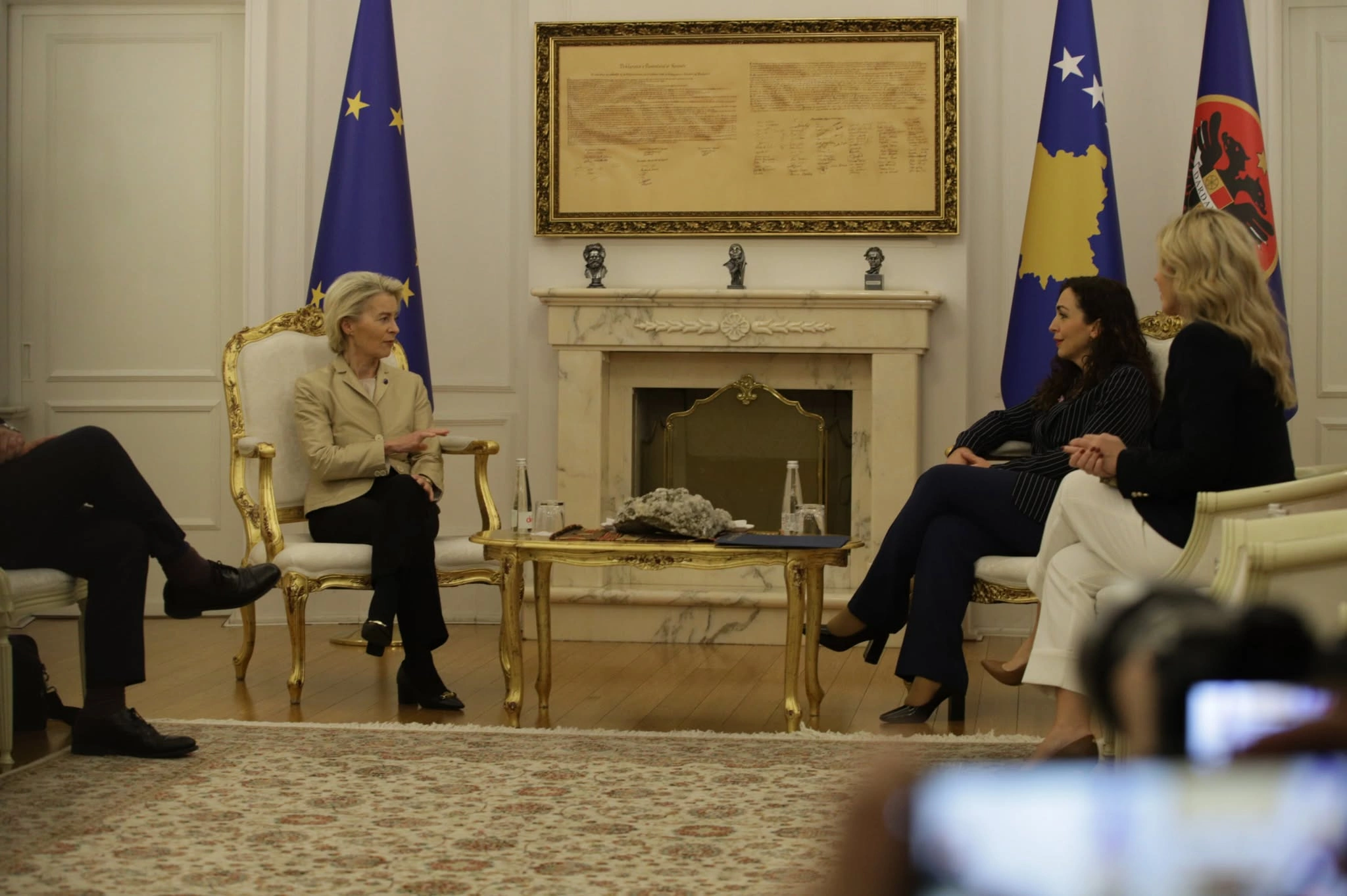 Vjosa Osmani, Ursula von der Leyen