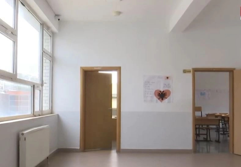 Nxënësit mërdhijnë në  Eqrem Çabej   prindërit sigurojnë pajisje për ngrohje