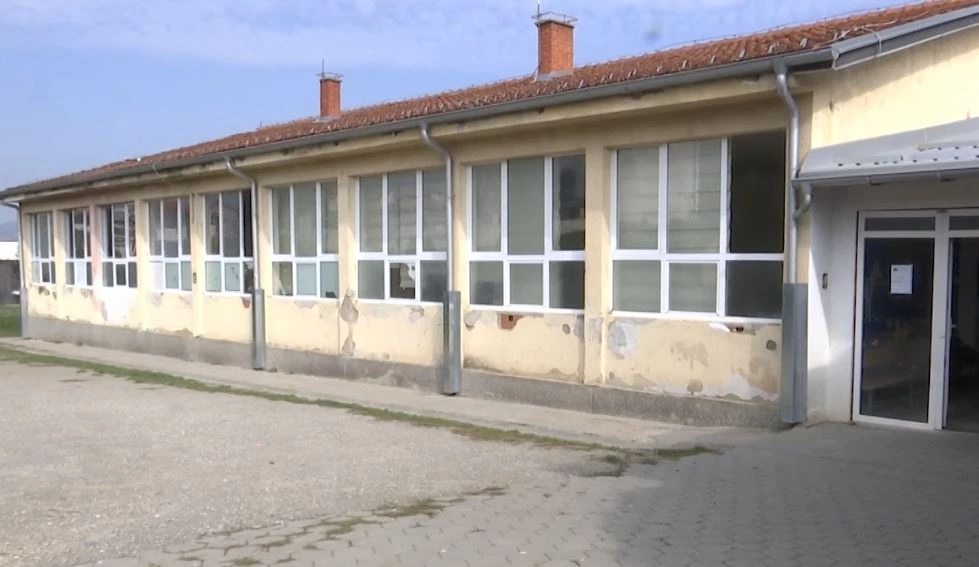 Shkolla “Dëshmorët e Kombit” në Livoq të Ulët