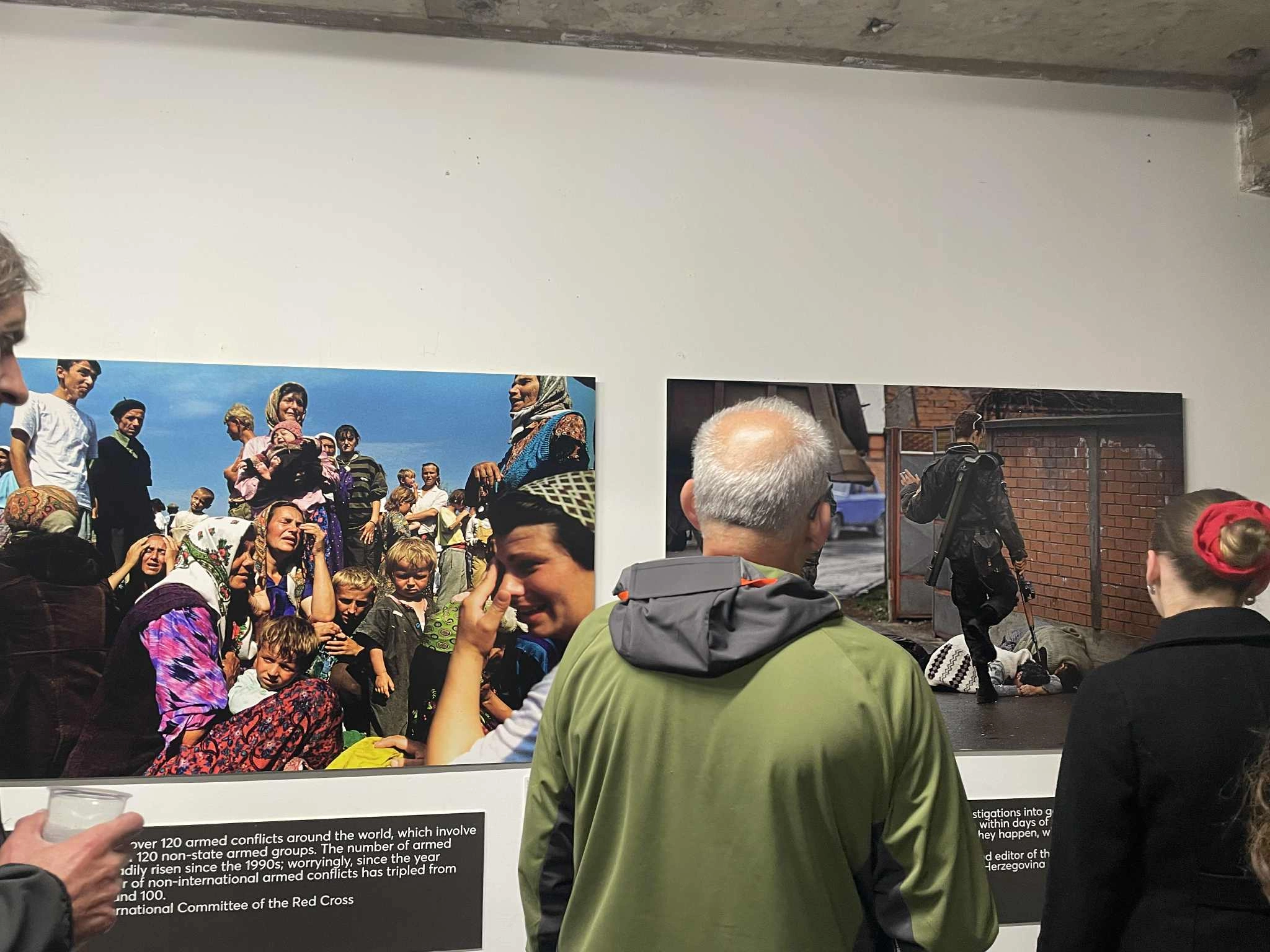 “Një udhëzues i shkurtër për hetimin e krimeve të luftës” e Ron Havivit është një rrugëtim në tmerret e luftës