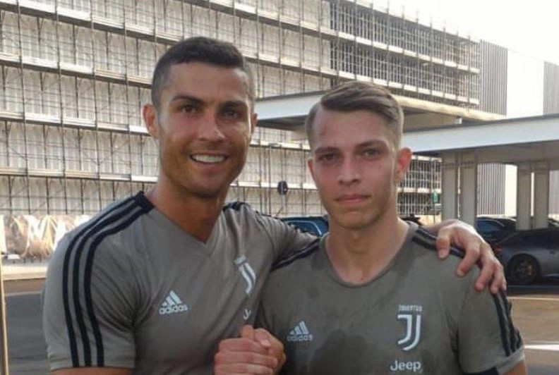 Stërviti me Ronaldon  tani Kameraj punon në ndërtimtari