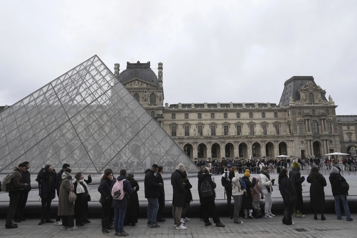 Mbyllet muzeu i Luvrit në Paris si pasojë e një grabitjeje