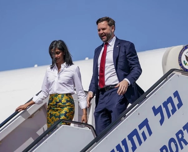 Zëvendëspresidenti i SHBA-së mbërrin në Izrael në mbështetje të armëpushimit të brishtë në Gazë