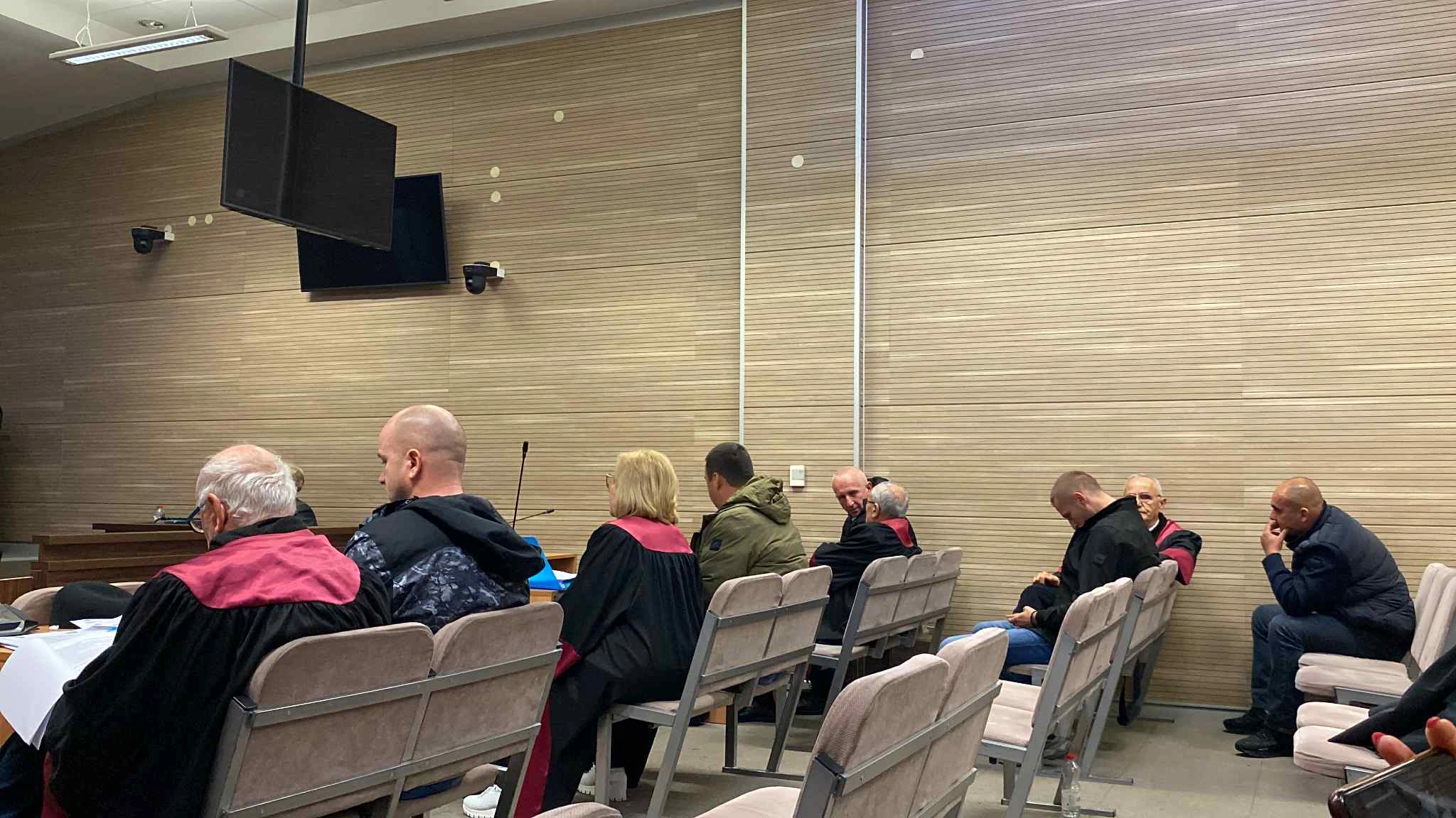 Dy prej gjashtë të akuzuarve e pranojnë fajësinë për huliganizëm në veri