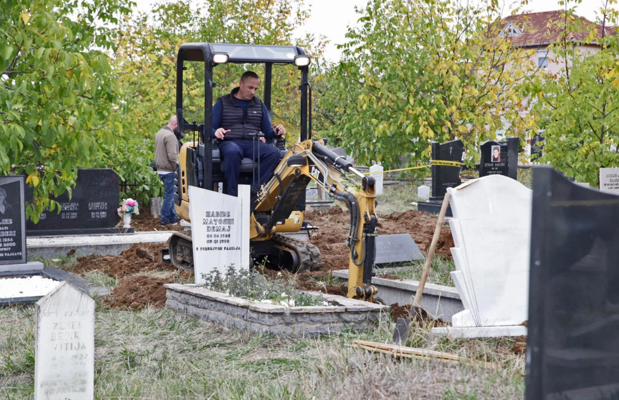 Zhvarrosen mbetjet mortore të katër personave në Hajvali, dyshohen të jenë të kohës së luftës