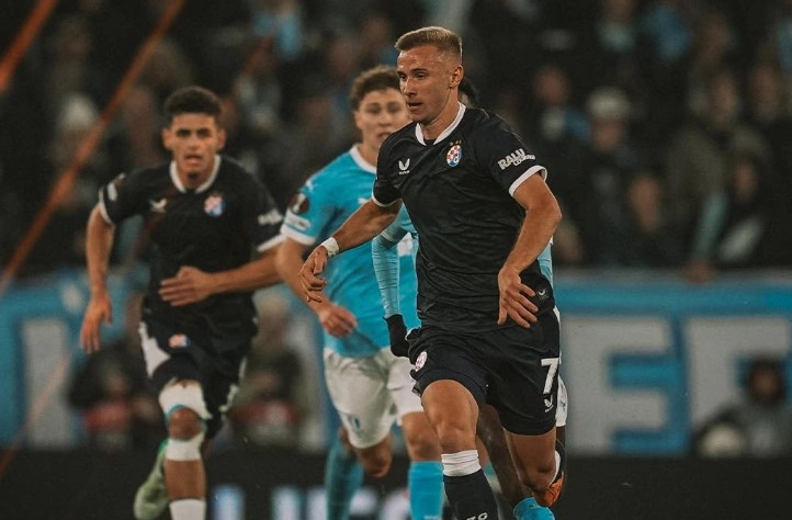 Dinamo Zagrebi siguron pikë me gol të minutës së 96 të