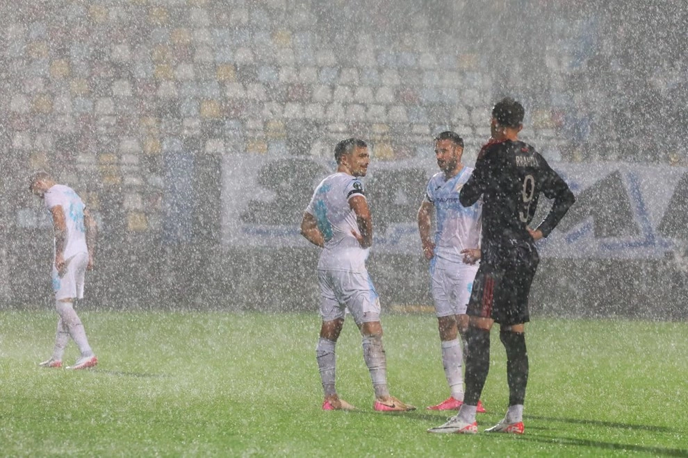 Ndërpritet sërish ndeshja Rijeka – Sparta, nuk vazhdon sonte