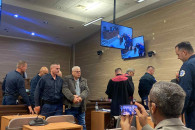 Seanca gjyqësore në rastin ku dy ish-policët serbë Zoran Kostiq dhe Dragan Miloviq