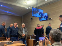 Seanca gjyqësore në rastin ku dy ish-policët serbë Zoran Kostiq dhe Dragan Miloviq