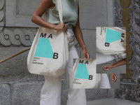 Imazhe si këto janë ende larg që të shihen në përditshmëri. Kur ishte përzgjedhur logoja, në shkurt të këtij viti ishte përfytyruar se si do të mund të dukej ajo edhe në strajca e materiale të tjera