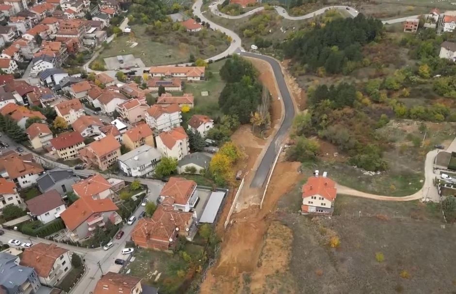 Rruga e re në Velani  pa mbarim    u nis pa leje në tokën e Ujësjellësit