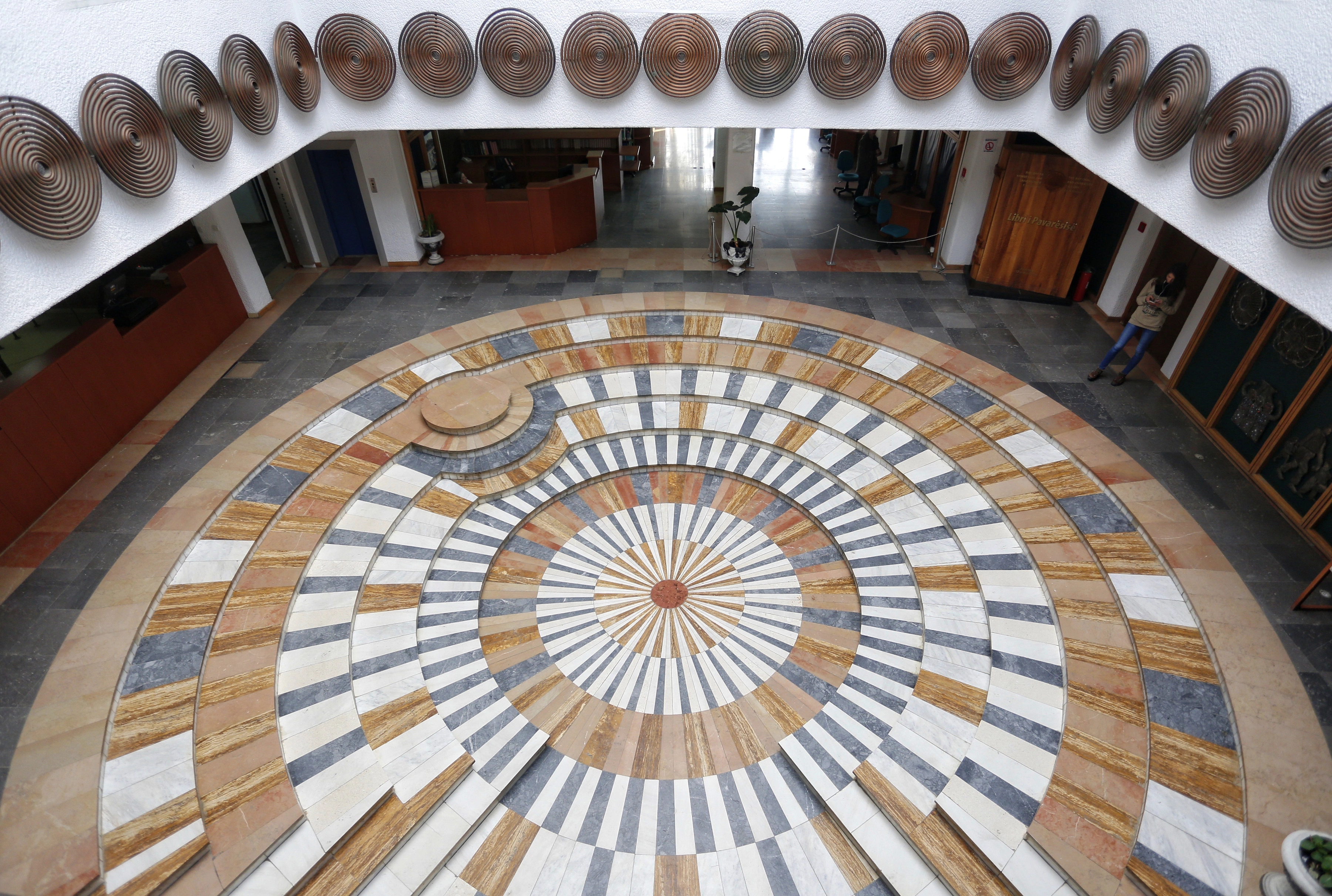 Në ngjarjen më të rëndësishme për bibliotekat e rajonit, Biblioteka Kombëtare e Kosovës bëhet për të parën herë nikoqire