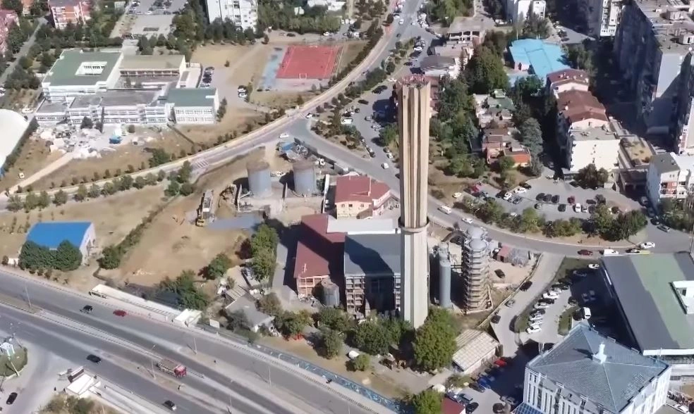 Dy vjet pasi u ndanë 80 milionë euro, “Termokosi” ende nuk ka nisur ngrohjen solare