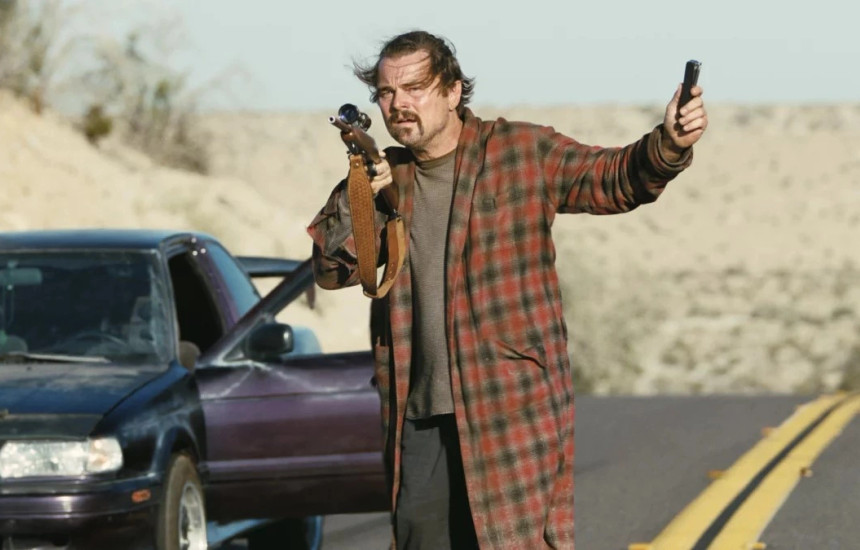 Leonardo DiCaprio në filmin “One Battle After Another” luan rolin e Patit, një ekspert i eksplozivëve