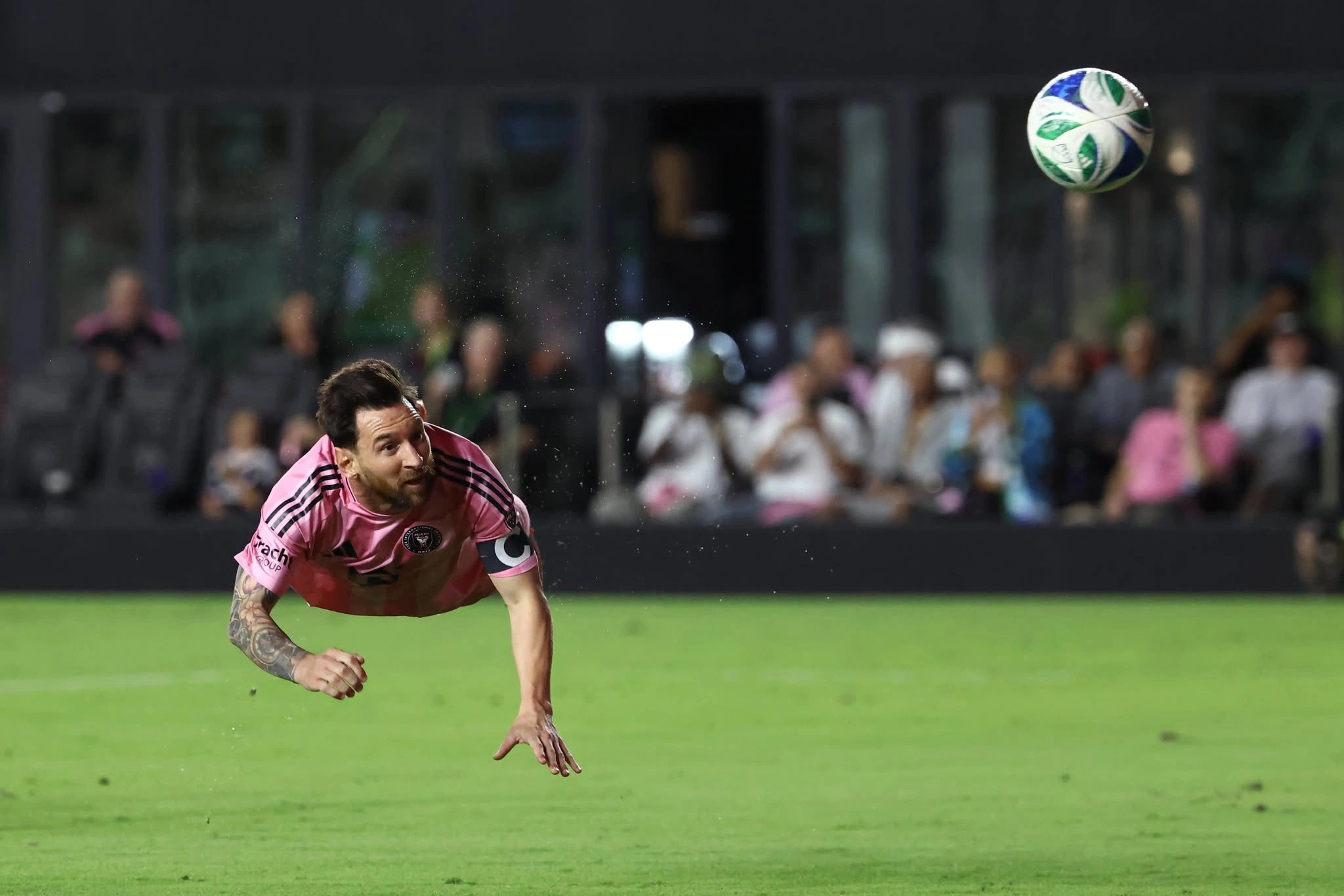 Messi shkëlqen sërish, shënon dy gola tjerë