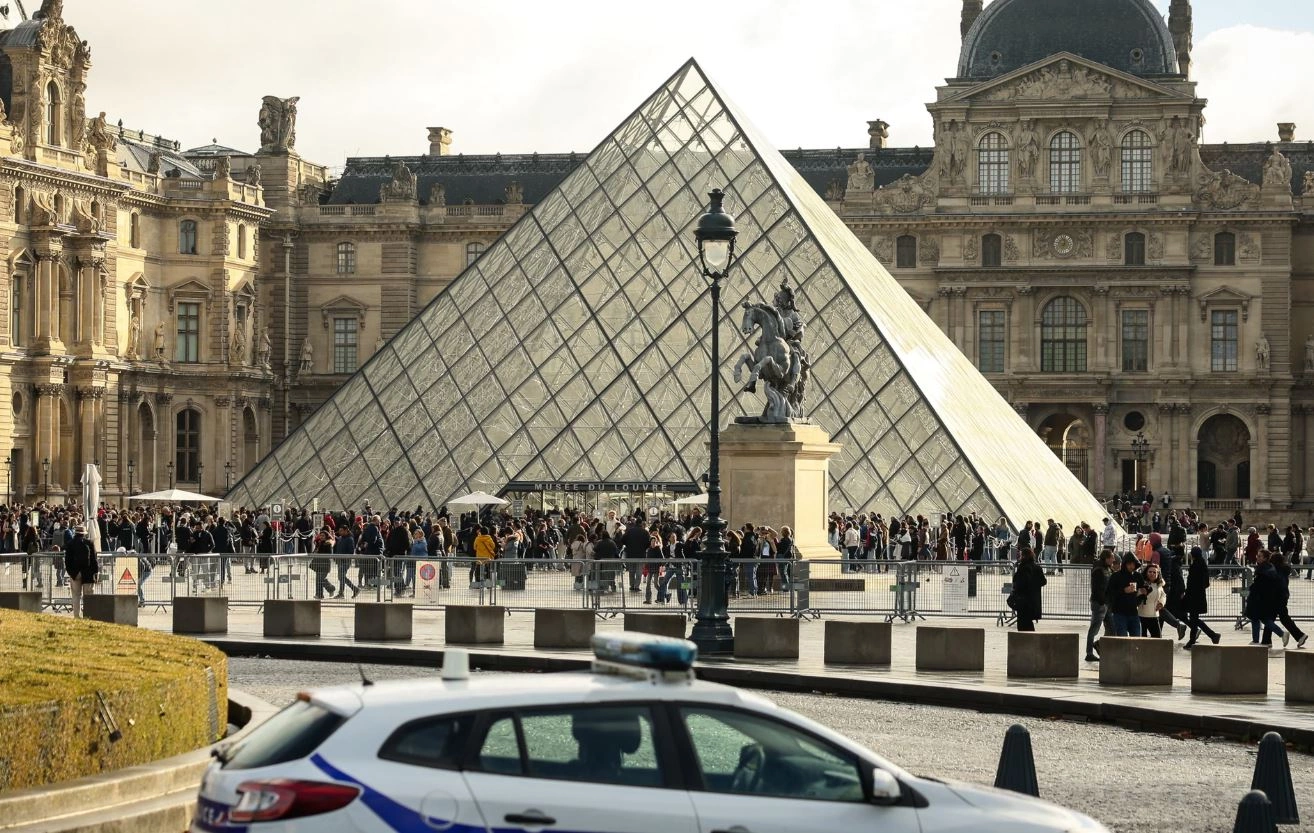 Autoritetet kanë konfirmuar arrestimin e dy të dyshuarve, por bizhuteritë me vlerë prej 88 milionë eurosh ende nuk janë kthyer