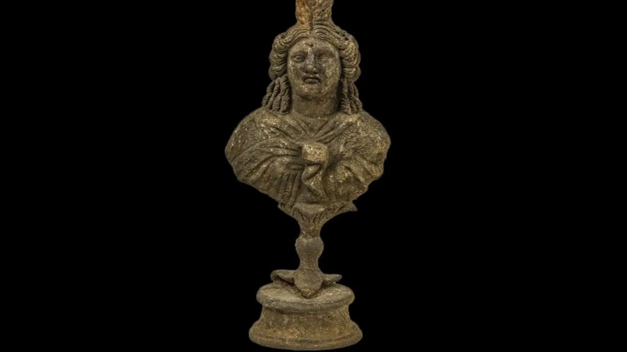 Perëndesha ISIS - busti