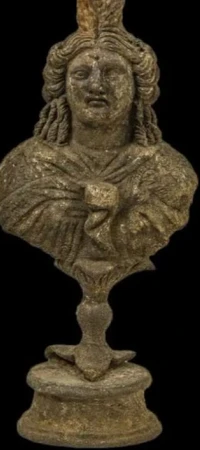 Perëndesha ISIS - busti