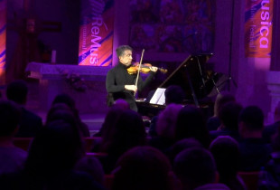 Dyshja në violinë e piano dhe “ReVocal” ia jep Prishtinës ngjyrat e skenave ndërkombëtare