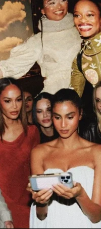 Kolazh i krujuar nga revista Vogue