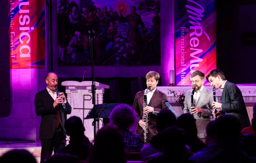 “Rrënjët” dhe “Nga Perëndimi në Lindje” zbërthejnë kontraste