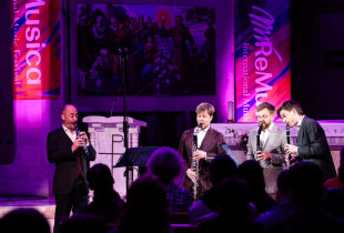 “Rrënjët” dhe “Nga Perëndimi në Lindje” zbërthejnë kontraste