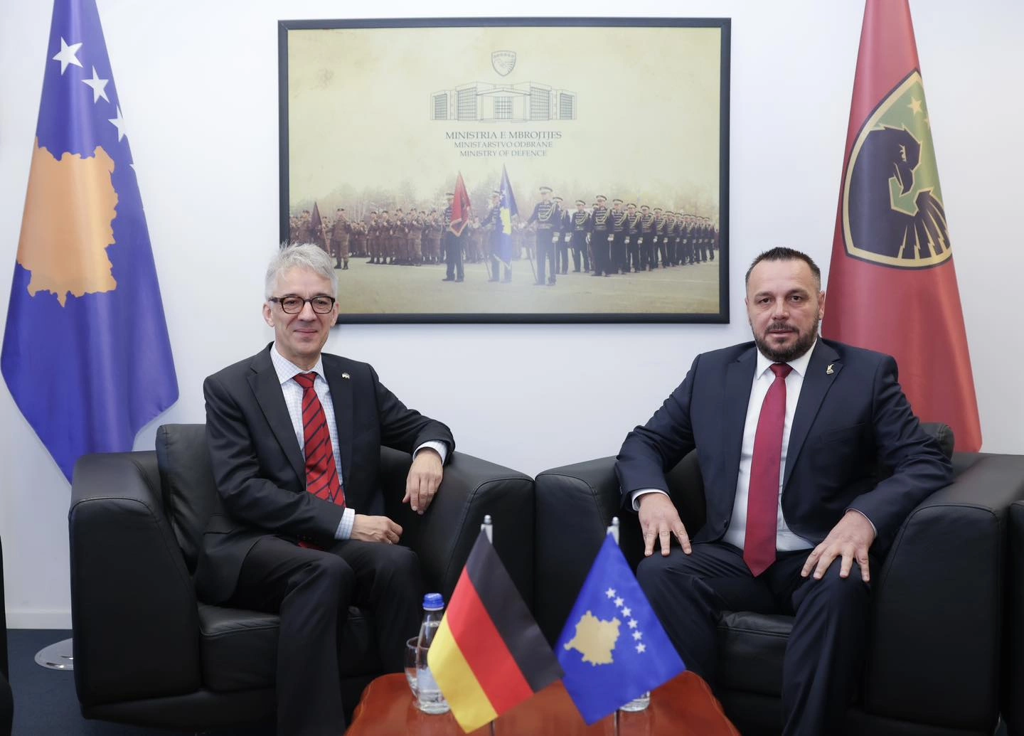 Ministri në detyrë i Mbrojtjes, Ejup Maqedonci në takim me ambasadorin e Gjermanisë në Kosovë, Rainer Rudolph