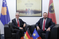 Ministri në detyrë i Mbrojtjes, Ejup Maqedonci në takim me ambasadorin e Gjermanisë në Kosovë, Rainer Rudolph