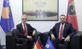 Ministri në detyrë i Mbrojtjes, Ejup Maqedonci në takim me ambasadorin e Gjermanisë në Kosovë, Rainer Rudolph