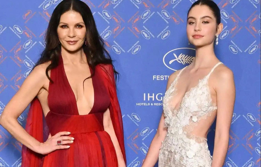 Catherine Zeta-Jones  dhe Carys Douglas