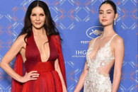 Catherine Zeta-Jones  dhe Carys Douglas