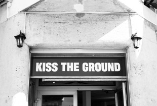 Veprat e artistit Ramë Dardania do të ekspozohen në dyqanin “Kiss the Ground”, në rrugën “Place du Marché 4” në La Chaux‑de‑Fonds të Zvicrës