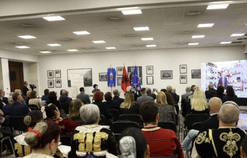 Nevoja për qartësi dhe objektivitet në trajtimin e çështjes arbëreshe, larg folklorizmave dhe aktivitete sporadike, është theksuar në Kuvendin e Tretë të Studimeve Arbëreshe në Tiranë