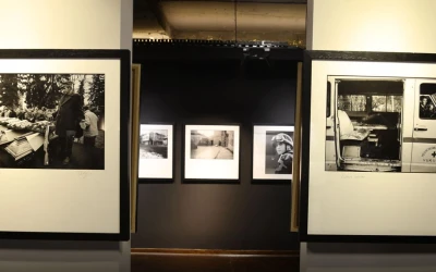 Nga 120 fotografi sa i ka ekspozita origjinale, 44 i ka sjellë në