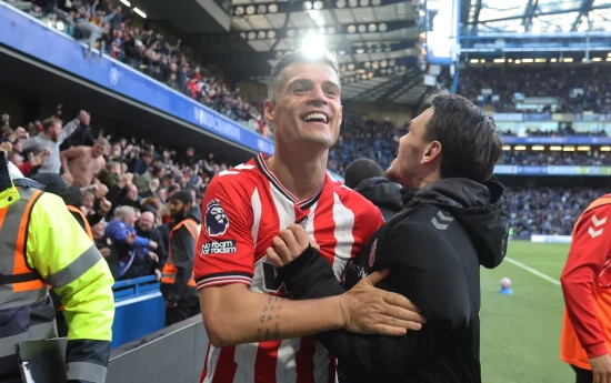 Trajneri i Sunderlandit flet për ndihmën që merr nga Xhaka