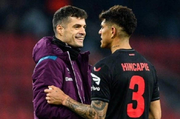 Granit Xhaka - Piero Hincapie