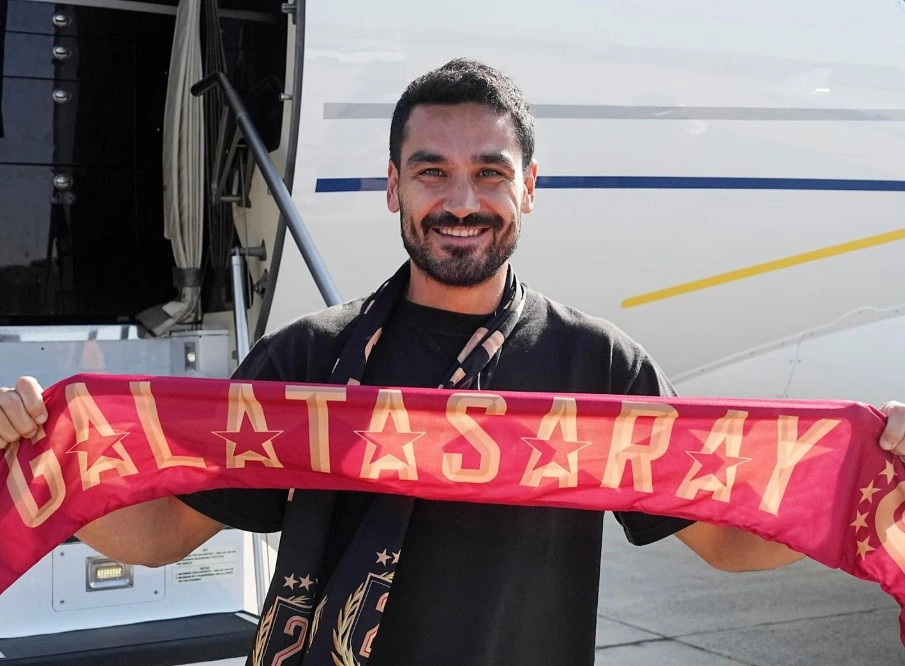 Zyrtare, Gundogan te Galatasaray