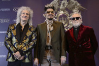 Nga e majta, Brian May of Queen, Adam Lambert dhe Roger Taylor të grupit "Queen"