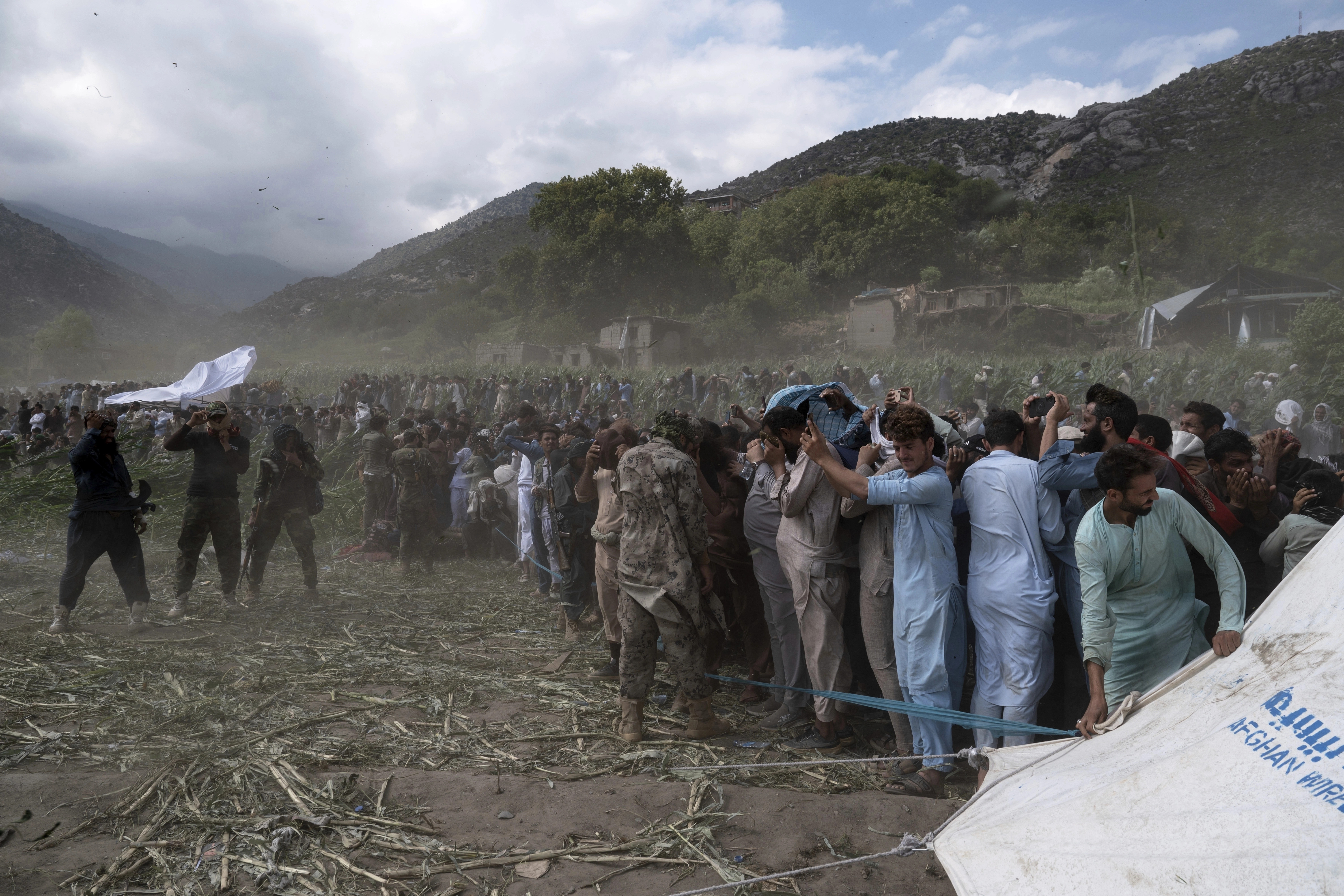 Arrin në mbi 2,200 numri i të vdekurve nga tërmeti në Afganistan