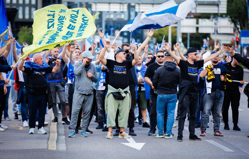 Tifozët e Kosovës arrijnë te stadiumi i Baselit