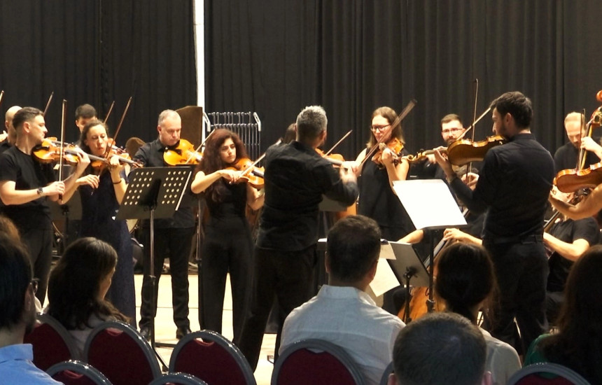 Turneu “Turning Point” i “No Borders Orchestra”