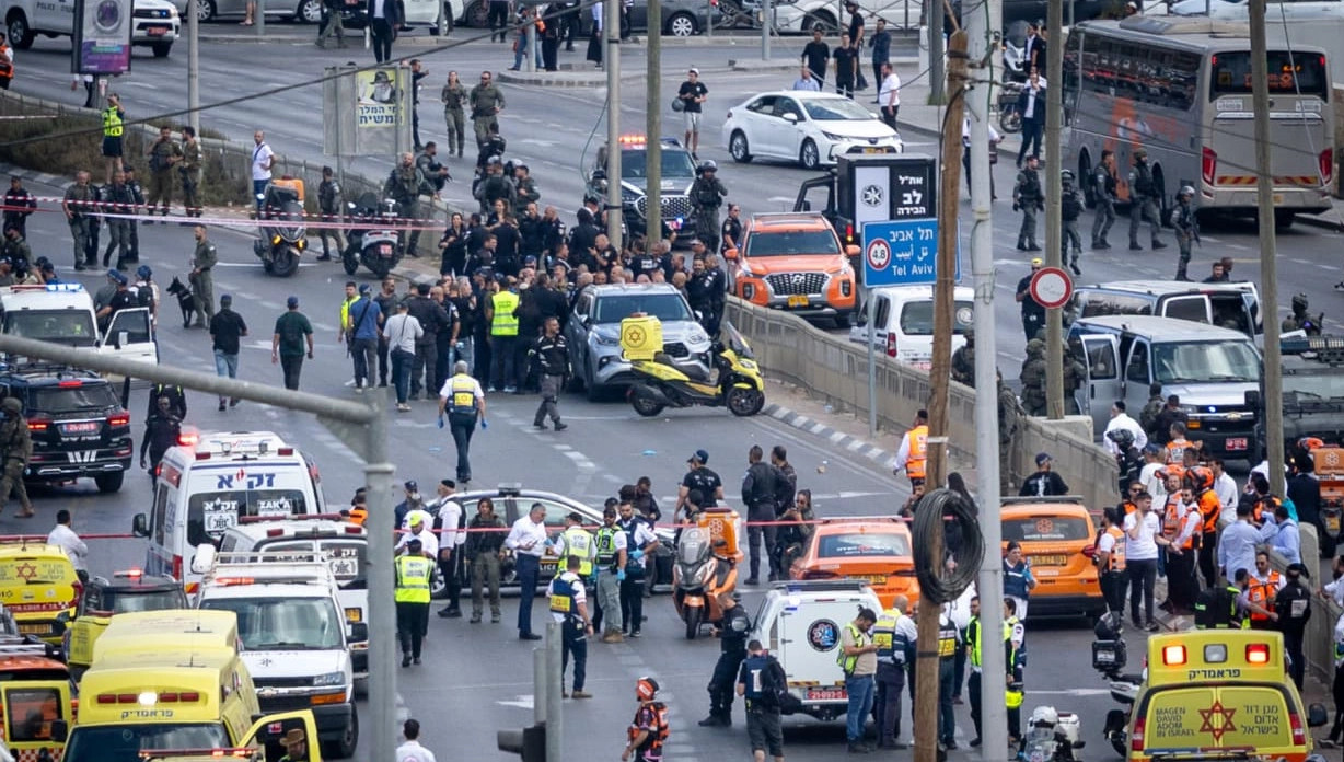 Katër të vrarë nga të shtënat brenda autobusit në Jerusalem, 11 të plagosur