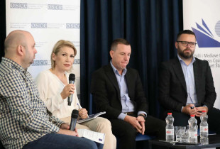 Luftimi i lajmeve të rreme dhe i dezinformimit, si dhe promovimi i etikës në media gjatë fushatave zgjedhore kanë qenë temat në fokus të punëtorisë së organizuar nga Këshilli i Mediave të Shkruara, në bashkëpunim me OSBE-në.