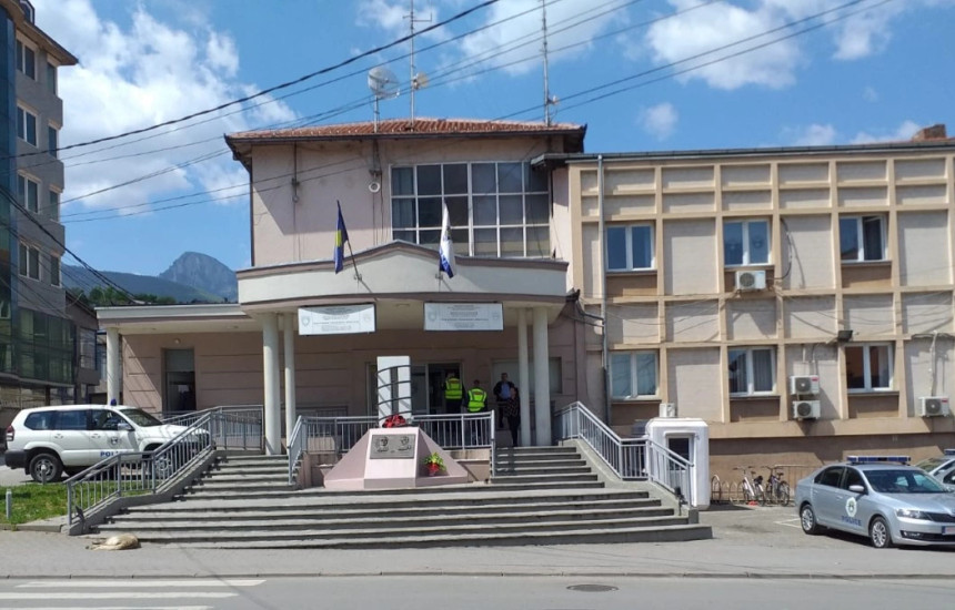 Stacioni policor, Peje