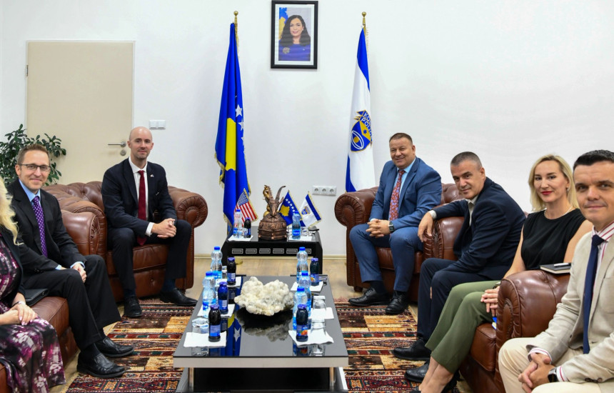 Gazmend Hoxha dhe Brendan Collins